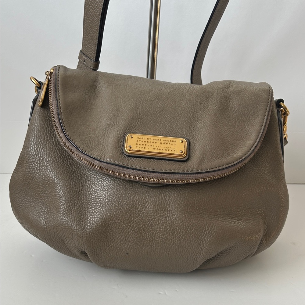 Marc By Marc Jacobs Elegant Gray Pebbled Leather Crossbody Quiet Luxury Y2K